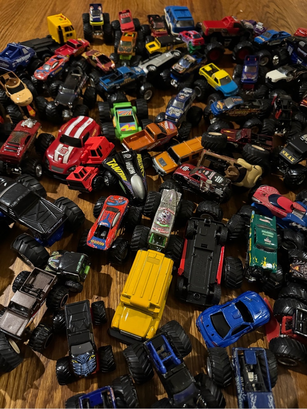 5 Random Monster Truck Mystery Bundle Mixed Toy Cars Monster Jam Style Lot 1 - Picture 3 of 9
